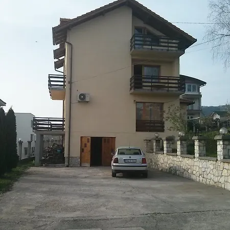Ema Apartment *